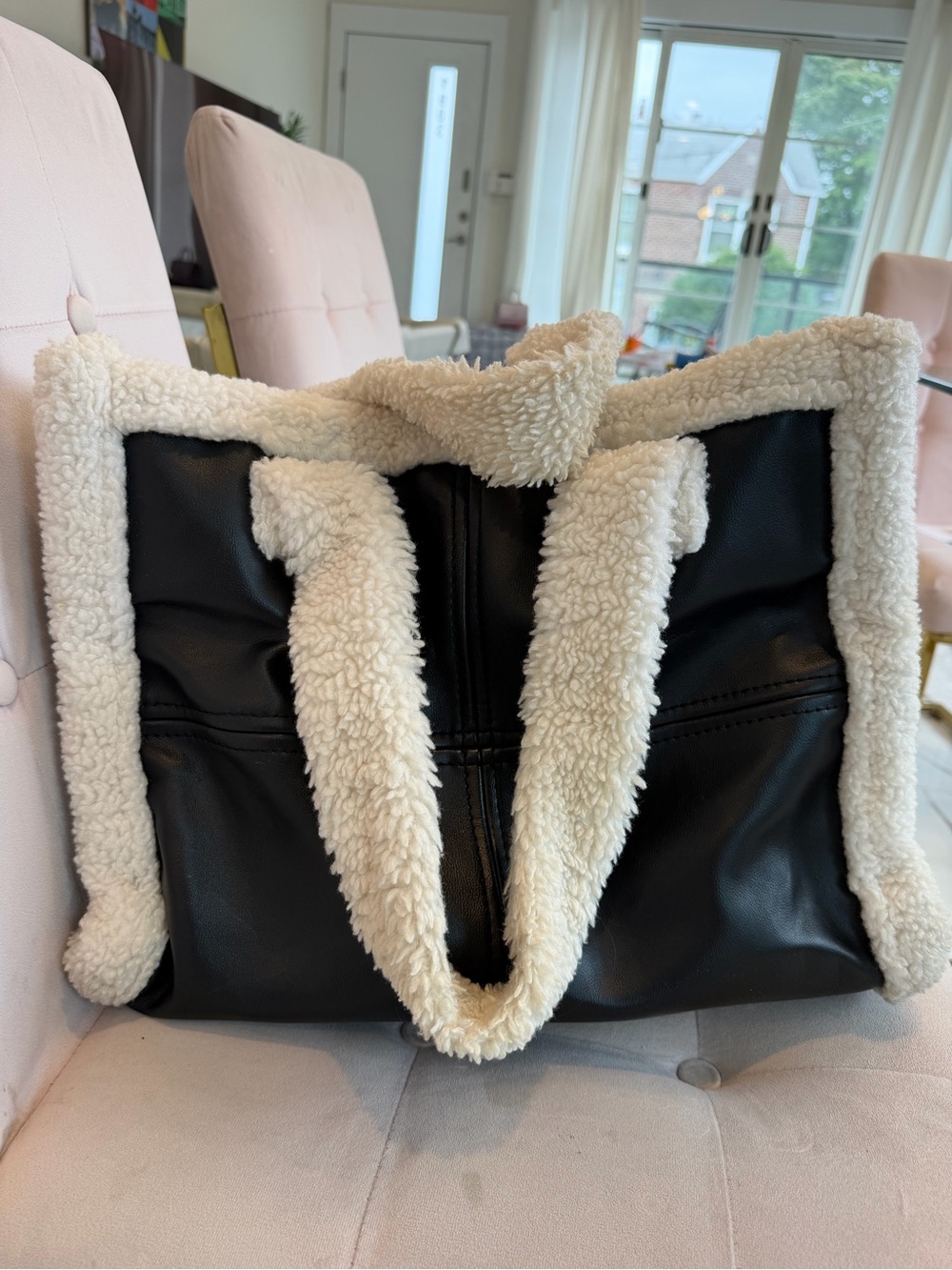 Black Buttery Faux Leather Tote with Thick Cream Sherpa Trim 🖤